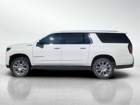 Used 2022 Chevrolet Suburban High Country w/ Premium Package image 8