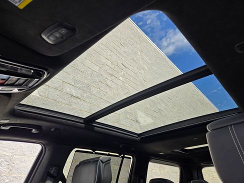 Used 2022 Jeep Grand Wagoneer Series II AWD/4WD image 40