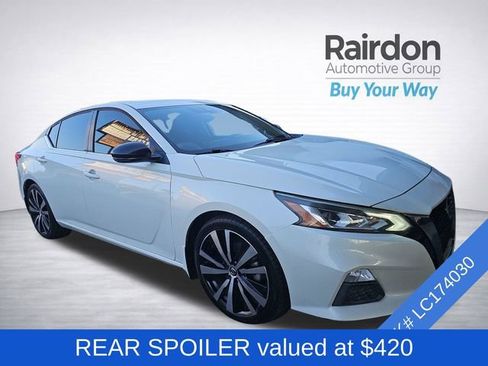 Used 2020 Nissan Altima 2.5 SR w/ Premium Package FWD image 3