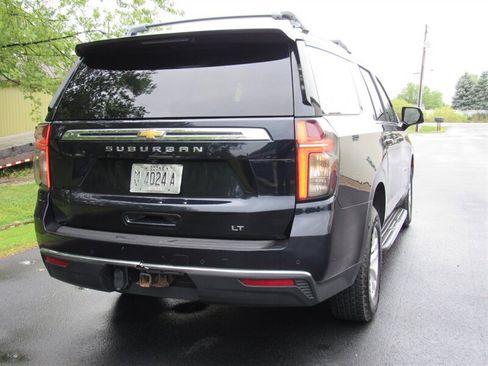 Used 2021 Chevrolet Suburban LT w/ Luxury Package AWD/4WD image 6