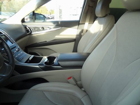 Used 2019 Lincoln Nautilus Reserve image 7