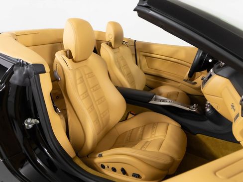 Used 2011 Ferrari California image 5