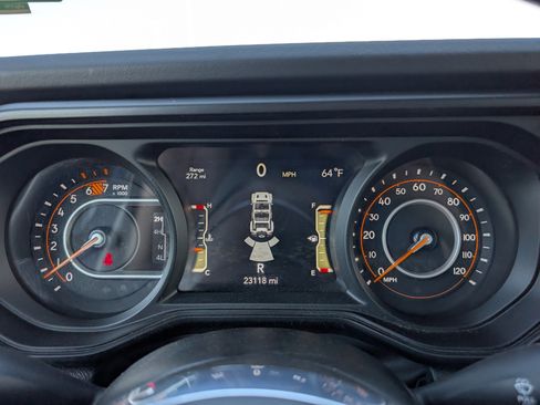 Used 2025 Jeep Wrangler Sahara w/ Safety Group image 23