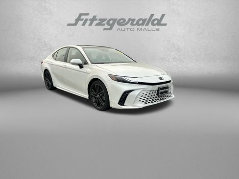 Used 2025 Toyota Camry XSE FWD image 2
