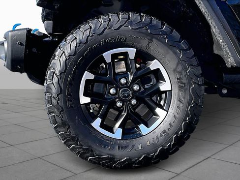 Used 2024 Jeep Wrangler Unlimited Rubicon 4xe image 11