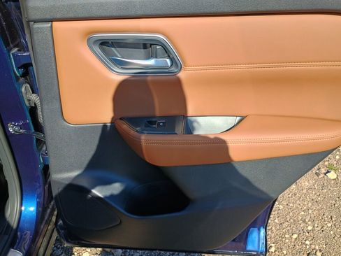 Used 2025 Nissan Rogue Platinum w/ Tech Package image 21