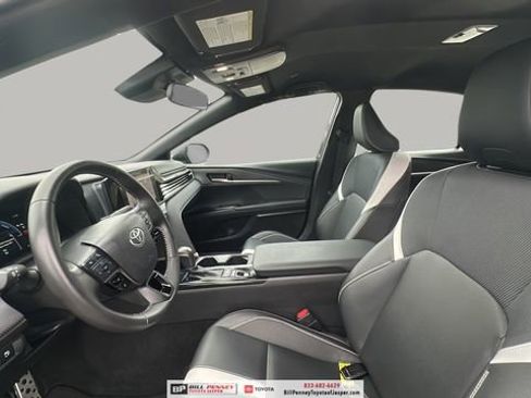 Used 2025 Toyota Camry SE image 11