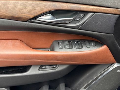 Used 2017 Cadillac Escalade Premium Luxury AWD/4WD image 17