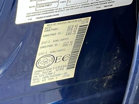 Used 2017 Nissan Titan SV image 11