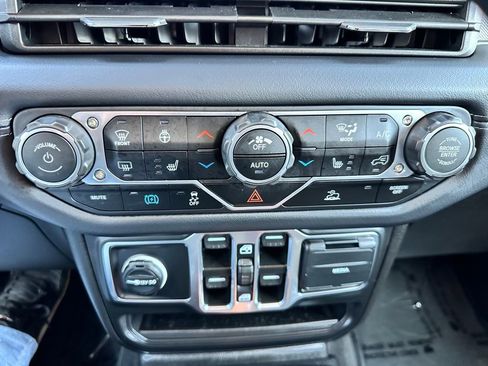 Used 2025 Jeep Wrangler Sahara 4xe image 22