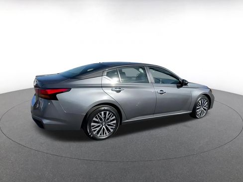 Used 2025 Nissan Altima 2.5 SV image 15