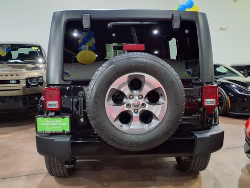 Used 2016 Jeep Wrangler Unlimited Sahara AWD/4WD image 5