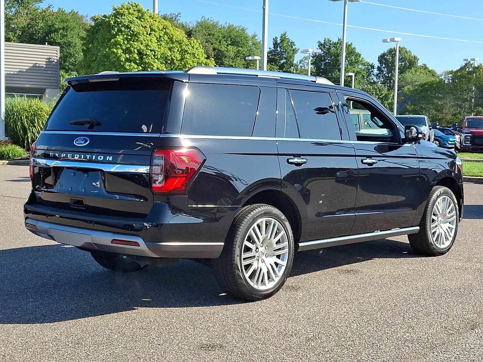 Used 2024 Ford Expedition Limited AWD/4WD image 11