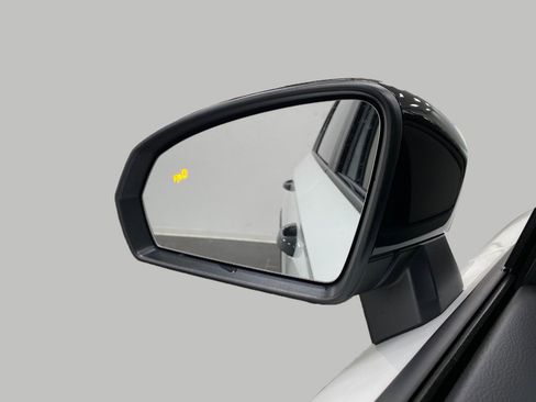 New 2026 Volkswagen Taos SE image 18