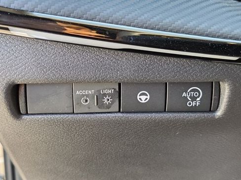 Used 2025 Nissan Kicks SR w/ Illumination Package FWD image 26