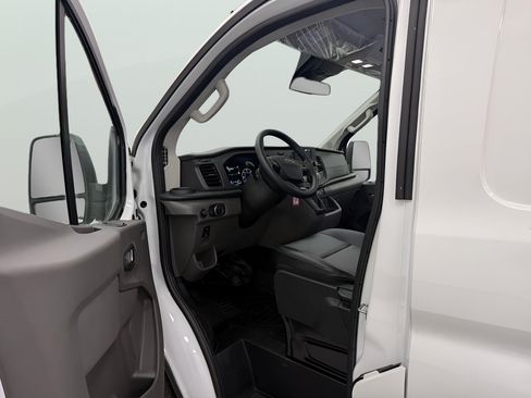 Used 2024 Ford Transit 250 Low Roof RWD image 9