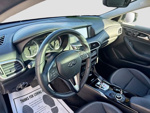 Used 2019 INFINITI QX30 image 10