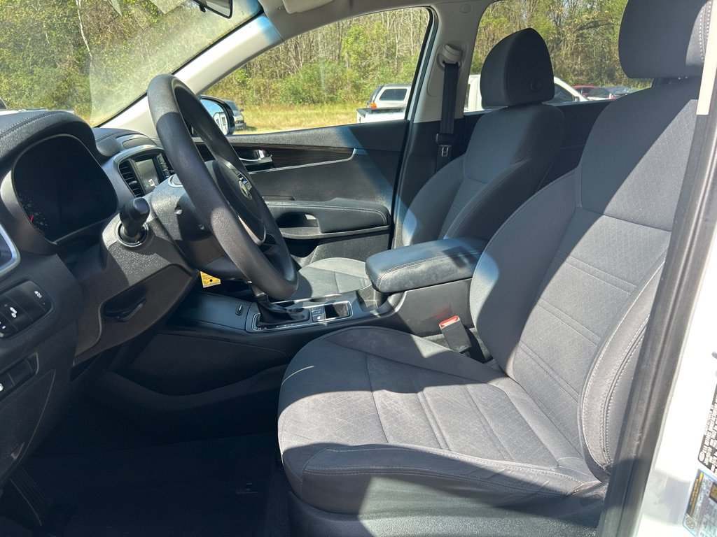 Used 2019 Kia Sorento AWD V6 image 8