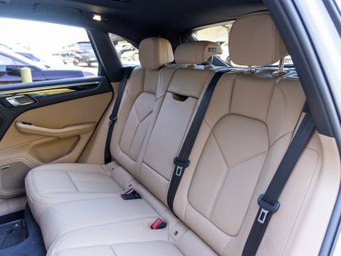 Certified 2025 Porsche Macan image 44