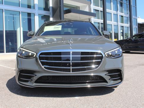 New 2025 Mercedes-Benz S 580 4MATIC Sedan image 9