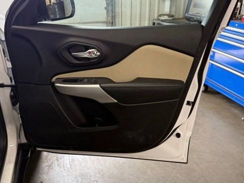 Used 2017 Jeep Cherokee Sport w/ Safety Group AWD/4WD image 12