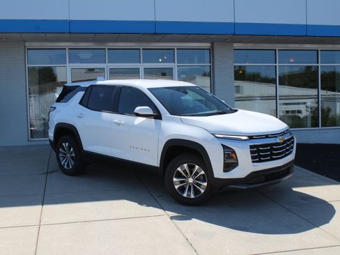 New 2026 Chevrolet Equinox LT FWD image 2