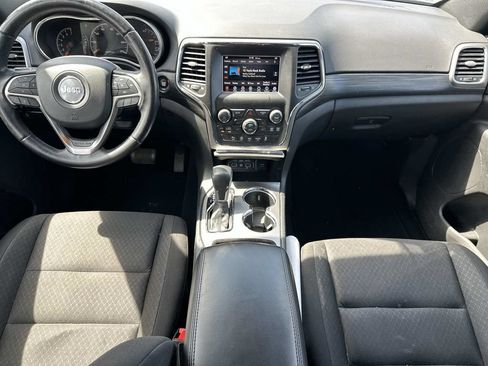 Used 2020 Jeep Grand Cherokee Laredo AWD/4WD image 13