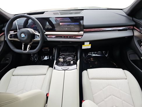 New 2026 BMW 530i xDrive w/ M Sport Package AWD/4WD image 9