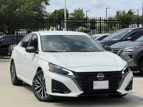 New 2026 Nissan Altima 2.5 SV FWD image 2