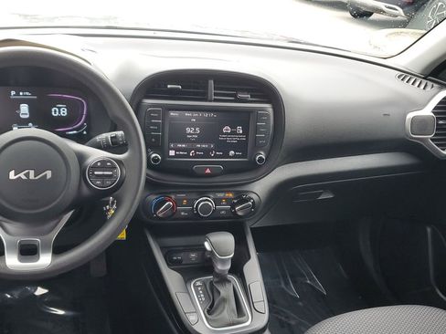 Used 2023 Kia Soul LX w/ LX Technology Package FWD image 19