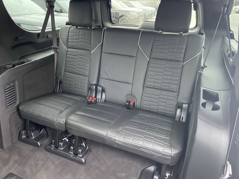 Used 2025 Cadillac Escalade ESV Sport Platinum image 33