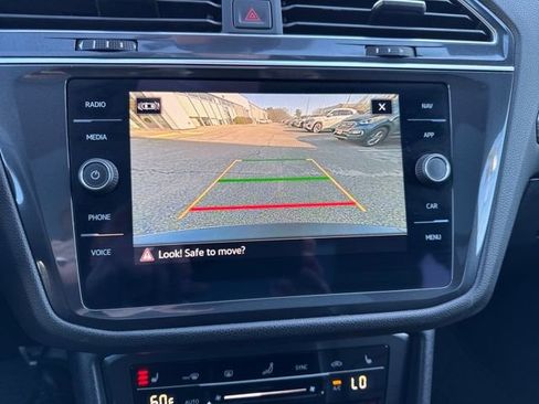 Certified 2022 Volkswagen Tiguan SEL R-Line image 28
