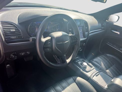 Used 2022 Chrysler 300 S RWD image 9