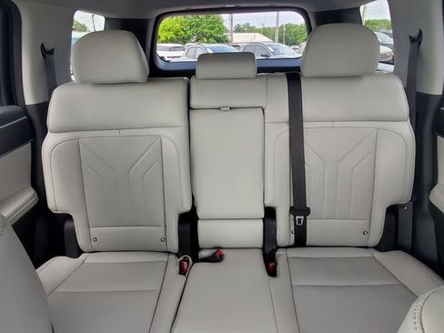 Used 2025 Hyundai Santa Fe SEL FWD image 56