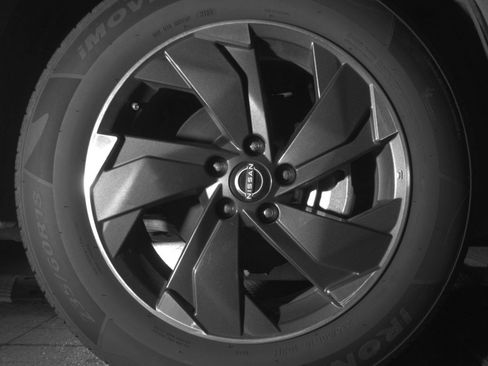 Used 2025 Nissan Rogue SV AWD/4WD image 16
