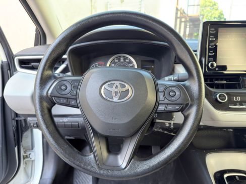 Used 2021 Toyota Corolla LE image 11