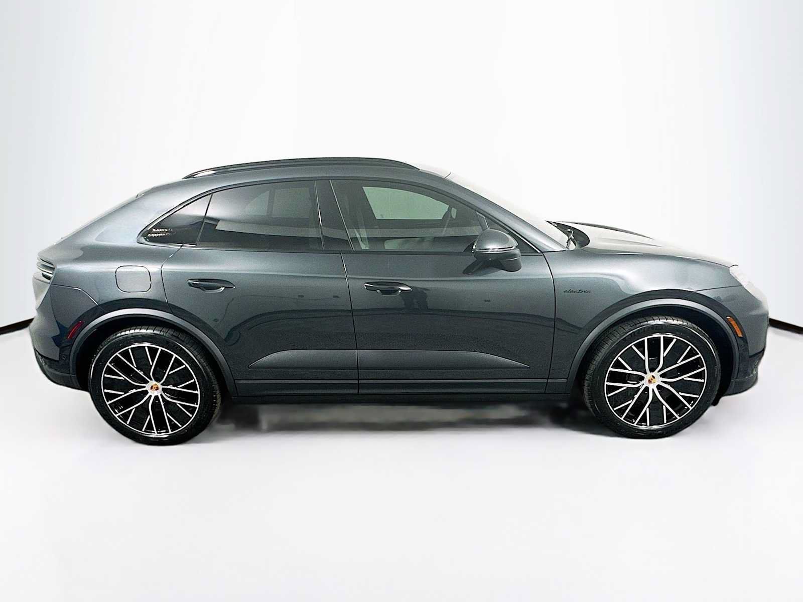 Used 2026 Porsche Macan Electric RWD image 8
