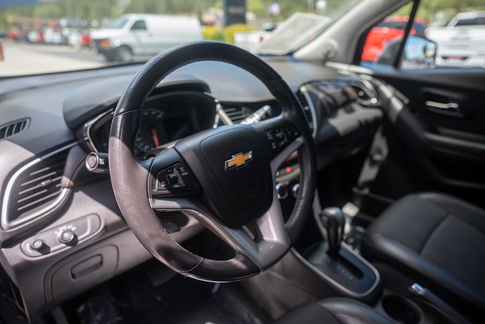 Used 2022 Chevrolet Trax LT w/ LT Convenience Package AWD/4WD image 9