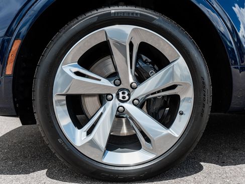 Used 2024 Bentley Bentayga Extended Wheelbase AWD/4WD image 6