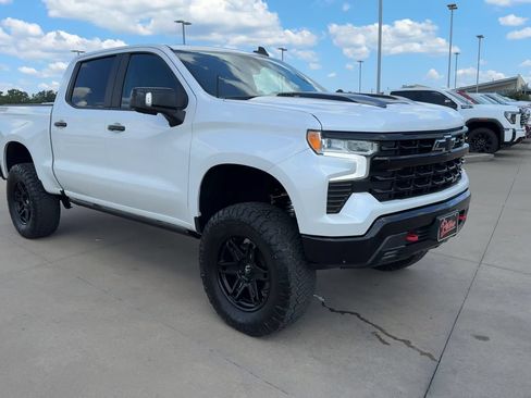 Used 2022 Chevrolet Silverado 1500 LT Trail Boss w/ LT Trail Boss Premium Package AWD/4WD image 3