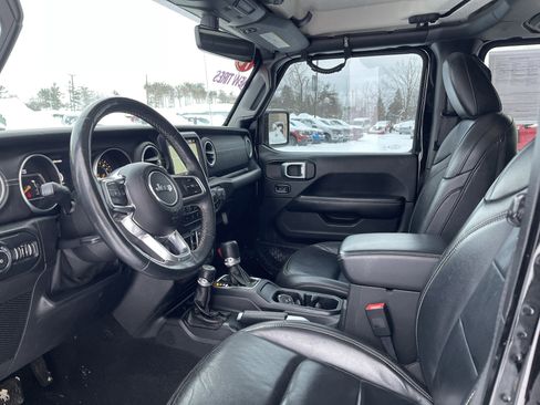 Used 2018 Jeep Wrangler Unlimited Sahara w/ Uconnect 4C Nav & Sound Group image 11