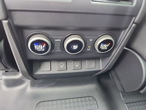 New 2025 Land Rover Defender 110 X-Dynamic SE image 24