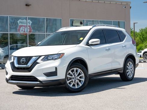Used 2020 Nissan Rogue SV FWD image 2