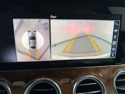 Used 2019 Mercedes-Benz E 300 4MATIC image 4