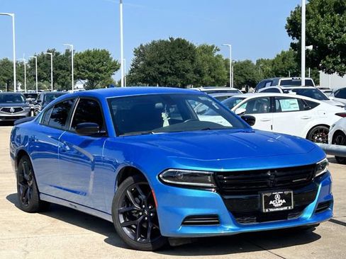 Used 2023 Dodge Charger SXT w/ Blacktop Package RWD image 2