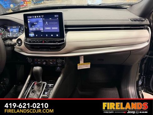 New 2025 Jeep Compass Limited w/ Sun & Sound Group AWD/4WD image 17