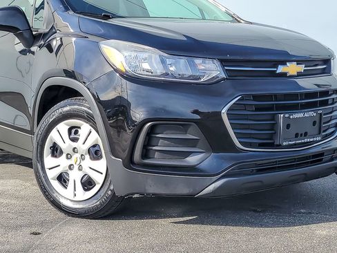 Used 2018 Chevrolet Trax LS image 2