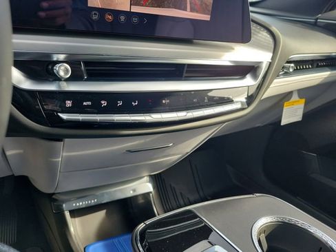 New 2026 Cadillac Lyriq Luxury AWD/4WD image 15