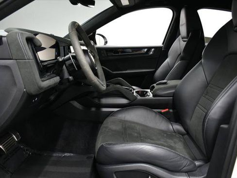 Used 2024 Porsche Cayenne Turbo GT AWD/4WD image 39