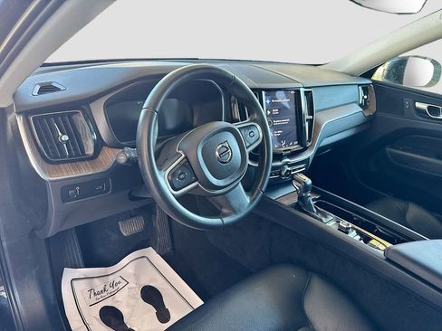 Used 2021 Volvo XC60 T5 Momentum AWD/4WD image 10